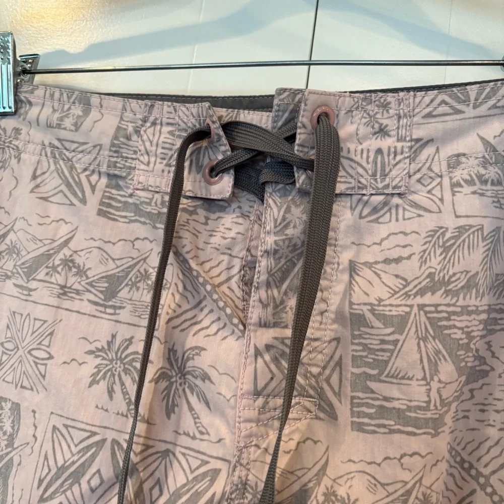 Reyn Spooner Pink And Gray Swim Trunks Size 34‎